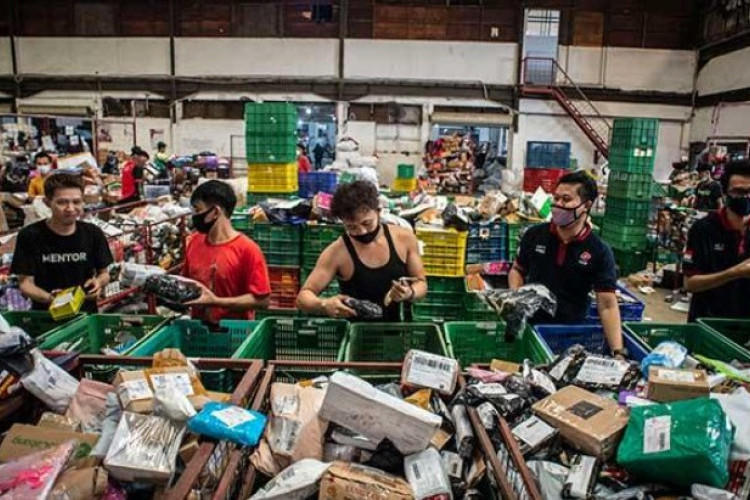 �Hati-Hati Penipuan Pengiriman Paket dari London! Berkedok Pesan Singkat Melalui SMS atau Email!