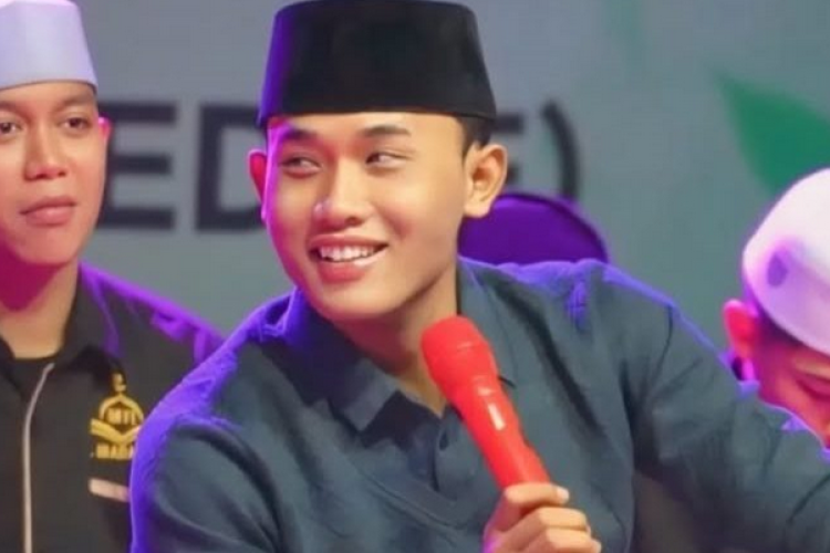 Gus Elham Yahya Jadi Sorotan: Kronologi Lengkap Kasus yang Bikin Viral dan Dikecam Warganet Karena Cium Anak Perempuan