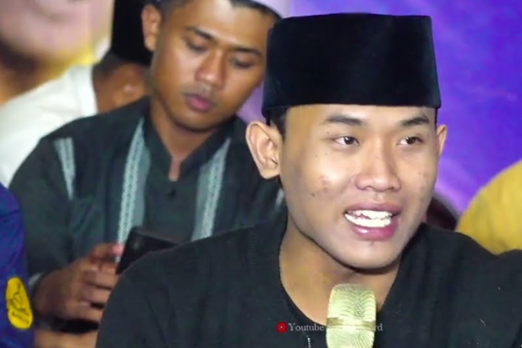 Profil dan Biodata Gus Elham Yahya Lengkap : Dai Muda Berasal dari Kediri yang Bergelora, Begini Perjalanan Karirnya!