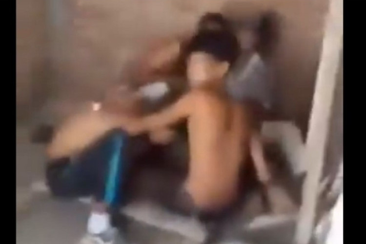 �Viral! Link Video Kumpulan Remaja Mesum di Gedung Kosong Ramai di Twitter, 1 Cewek Main Sama 4 Cowok 